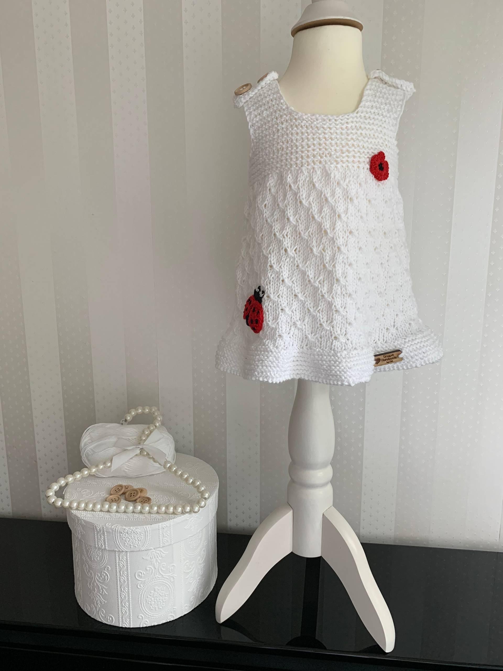Babykleid „Marienkäfer" Handgestrickt von UniqueHandmadebyFeli