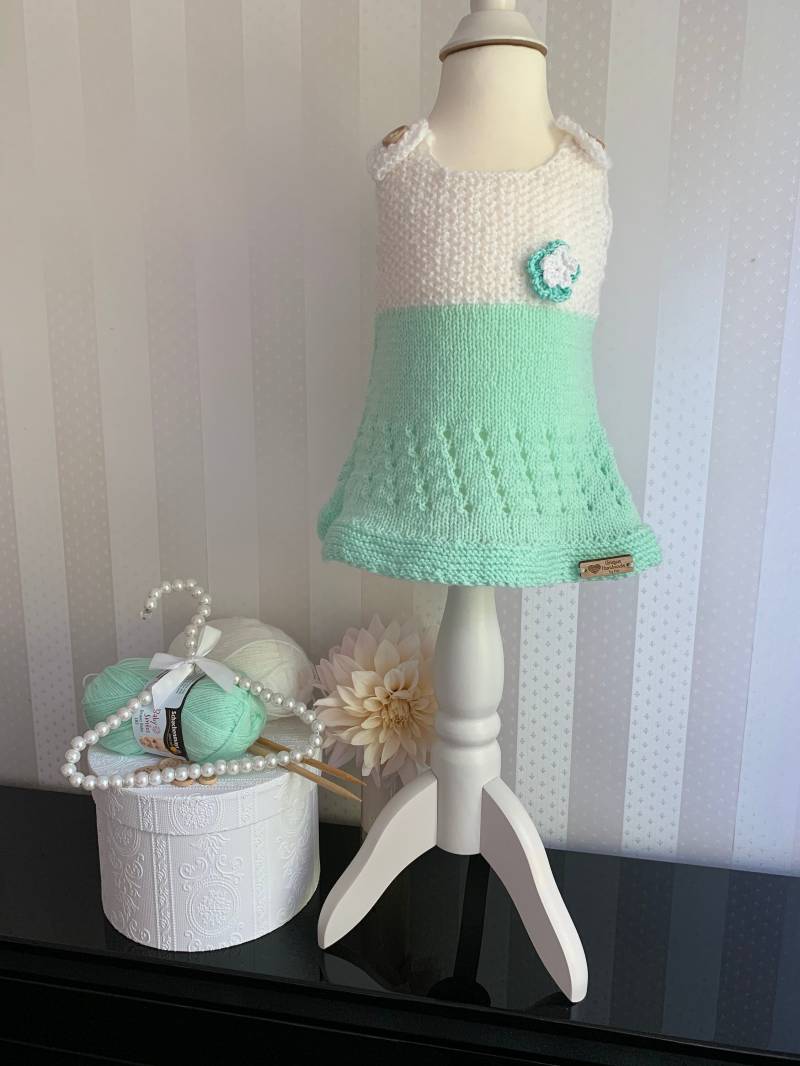 Babykleid „Minze" Handgestrickt von UniqueHandmadebyFeli