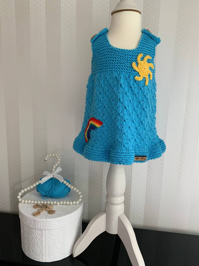 Babykleid „Regenbogen" Handgestrickt von UniqueHandmadebyFeli