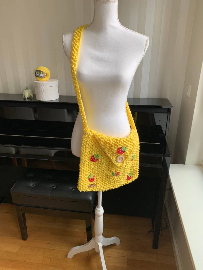 Tasche „Erdbeeren" Handgestrickt von UniqueHandmadebyFeli