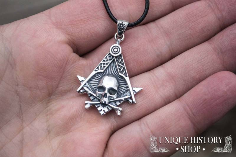 Freimaurer Silber Halskette - Bruderschaft Schmuck Mit Winkel, Zirkel Und Mason Schädel Symbol Handgemachter Masonic Anhänger Für Männer von UniqueHistoryShop