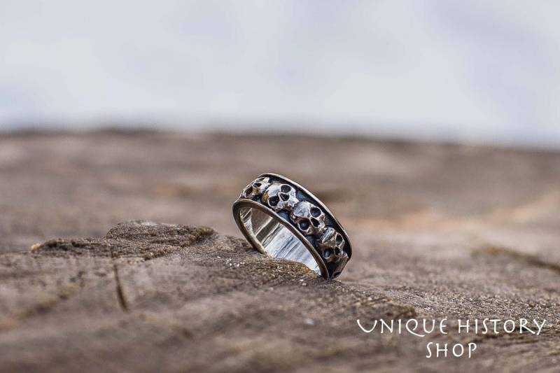 Gothic Skull Ring - Biker Silber Schmuck Mit Gothik Muster Design Handgefertigter Herrenring Für Dark Souls von UniqueHistoryShop