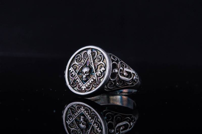 Totenkopf-Freimaurer-Ring - Freimaurer-Schmuck Mit Quadrat Und Zirkel. Handgefertigter Ring Aus Schwarzem Ruthenium Freimaurer-Symbolik von UniqueHistoryShop