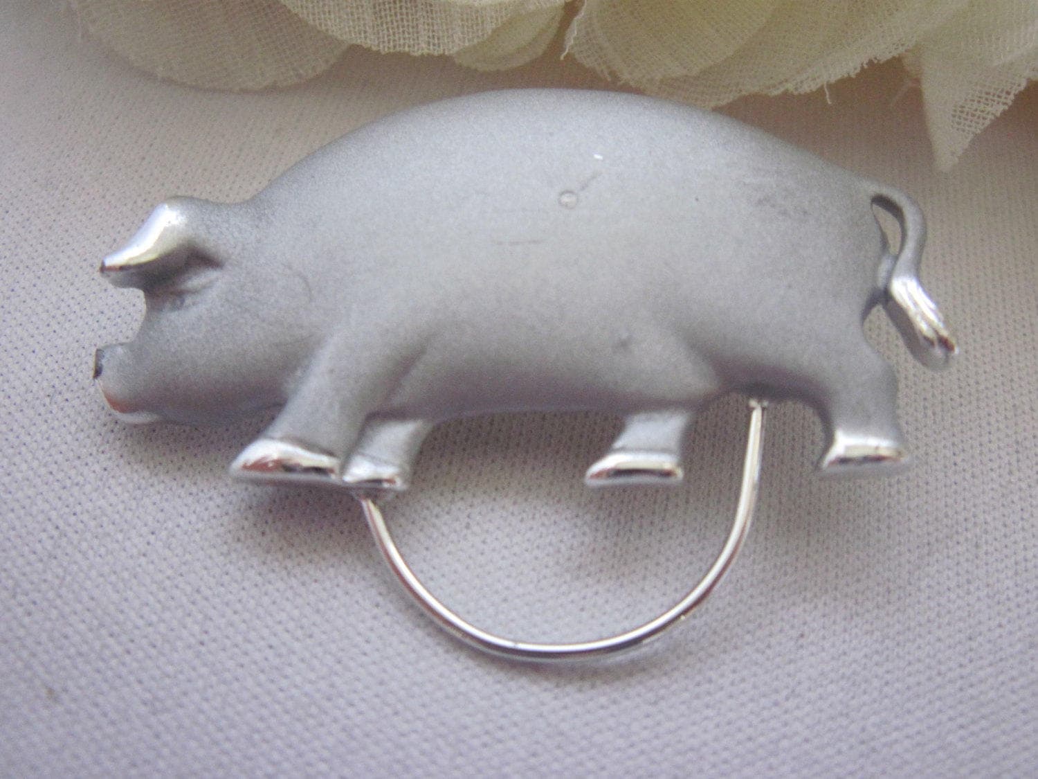 Jahrgang Schwein Charm Halter, Brosche, Silber Metall, Tierfreund, Schwein, Tier, Bauer, Geschenk, Modeschmuck, Sammler, Geschenk Für Sie, Ihn von UniqueJewelryFinds1