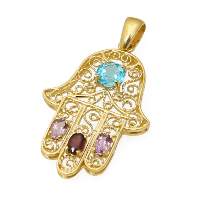 Hamsa Anhänger 14K Gold Verziertes Filigranes Design Mit Halbedelsteinen, Blautopas Granat & Amethyst Edelstein, Schützende Hand Der Fatima von UniqueJewishJewelry
