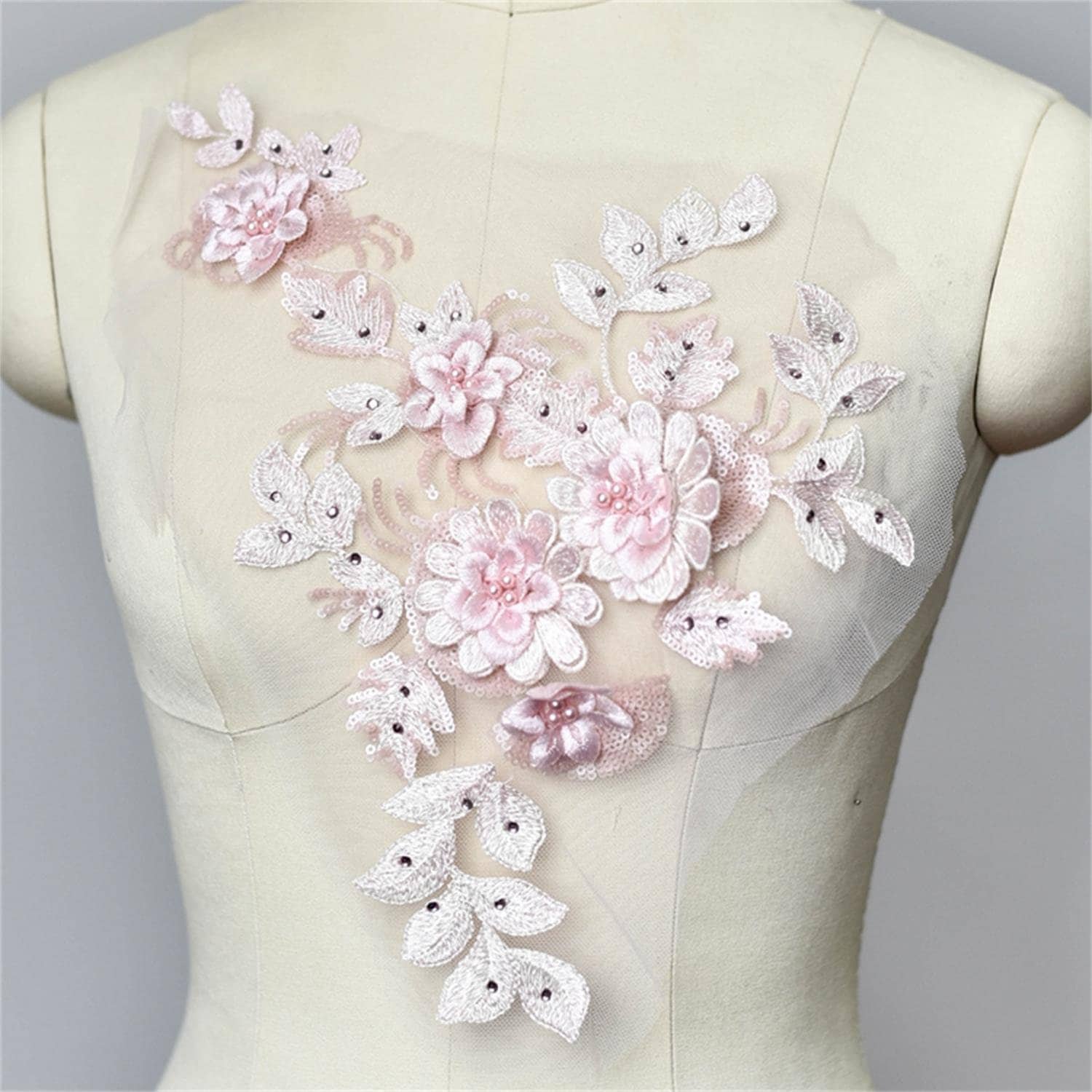Perlenspitze Applikation Blumenstickerei Spitze 3D Aufnäher Floral Applikationen Für Hochzeit Braut Stoff Kleid Gauze Tüll Perlenspitze Applikation Blumenstickerei Spitze 3D Aufnäher Floral Applikationen Für Hochzeit Braut Stoff Kleid Gauze Tüll von UniqueLaceShop