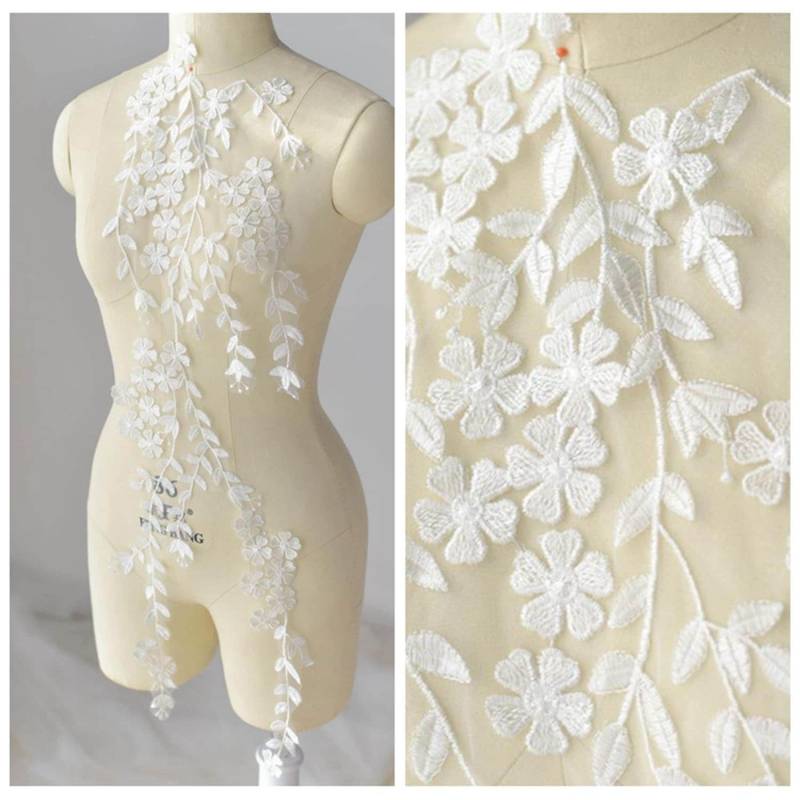 Weiße Zarte Blätter 3D Blumenaufkleber Hochzeit Accessoires Haute Couture Kleid von UniqueLaceShop