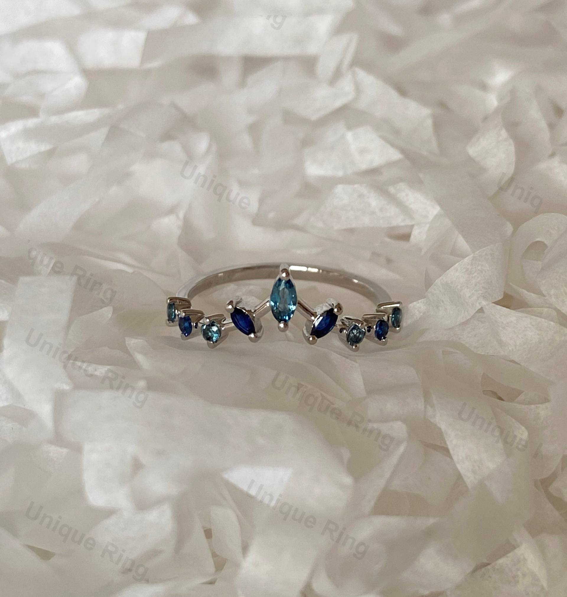 Chevron Marquise Cut Saphir Ehering - London Topaz Vine Band, Matching Art Deco Stapelring von UniqueRingStudio