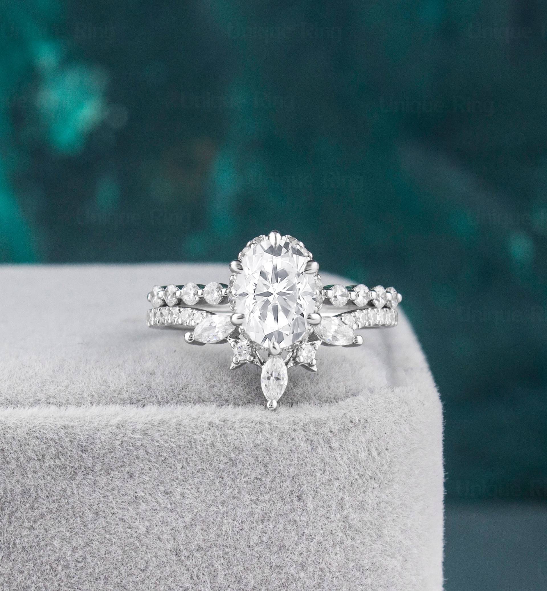 Moissanite Verlobungsring, Gebogener Ehering, Unikat Jubiläum Cluster Braut Hochzeit Diamant Marquise Ring Zackenset von UniqueRingStudio