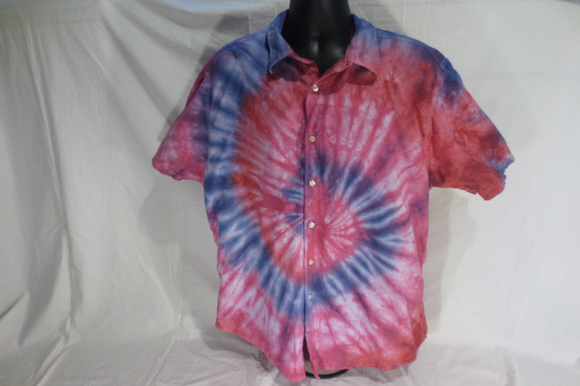 Alte Marine Knopf Vorne - Tie Dye Spiral T-Shirt Size Xxl von UniqueStylez801