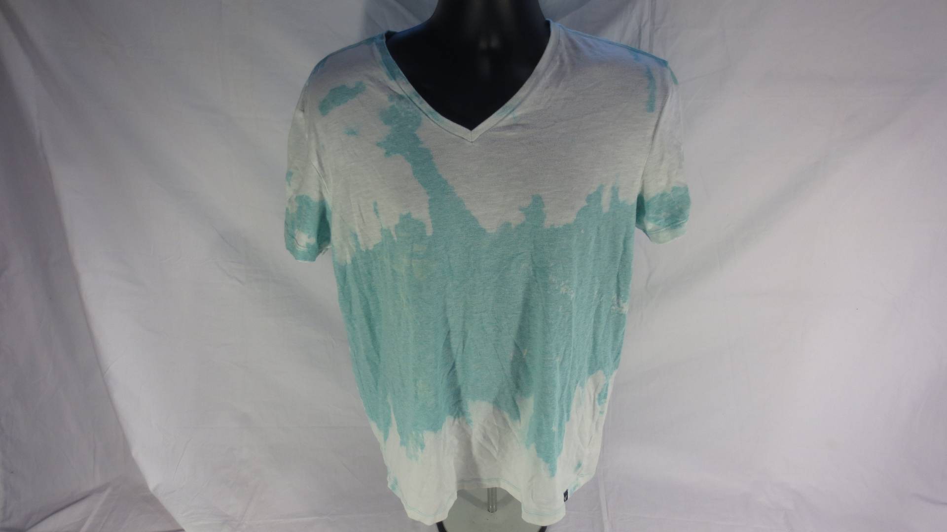 American Eagle - Türkis Acid Wash/Grunge V-Neck T-Shirt Größe Medium American Eagle - Türkis Acid Wash/Grunge V-Neck T-Shirt Größe Medium von UniqueStylez801