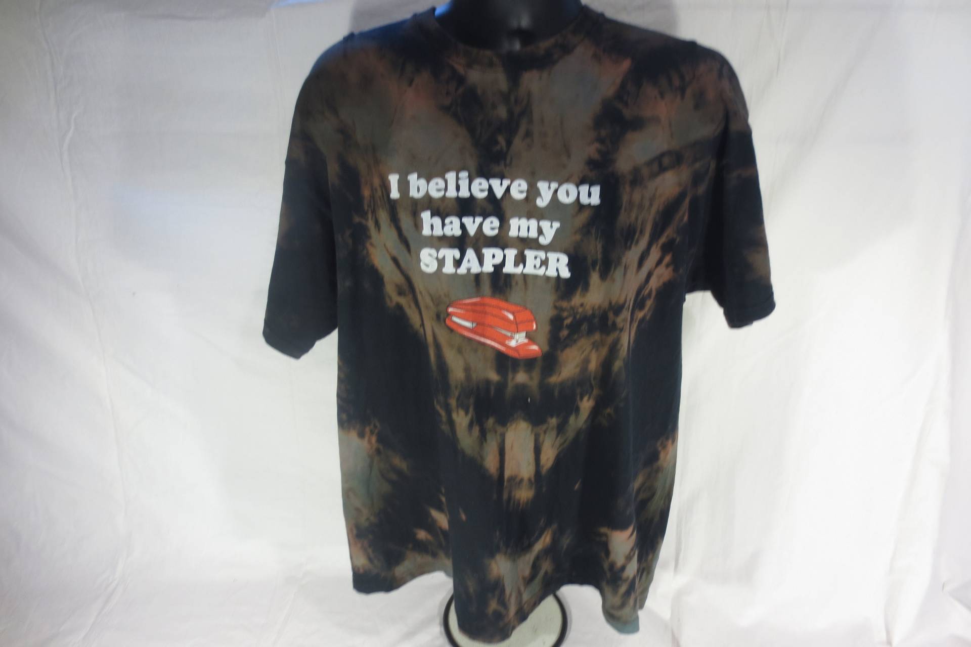 Büroraum - Milton Ich Glaube, Sie Haben Meine Hefter Säure Waschen Blau Farbstoff Splatter T-Shirt Größe 2xl von UniqueStylez801