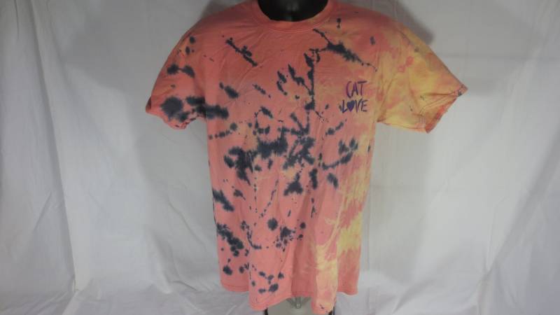 Katze Liebe - Schwarz & Rosa Säure Waschen Tie Dye Shirt Größe Groß von UniqueStylez801