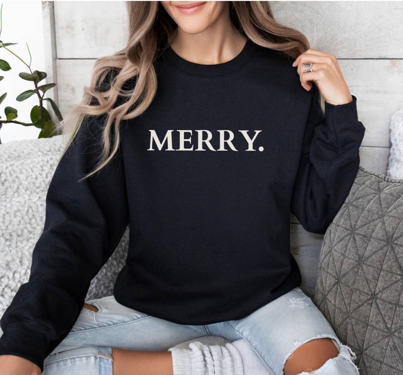 Merry Christmas Sweatshirt For Women - Cozy Unisex Crewneck Ethical Cotton Blend Perfect Holiday Gift Comfortable & Stylish von UniqueTeeFactoryShop