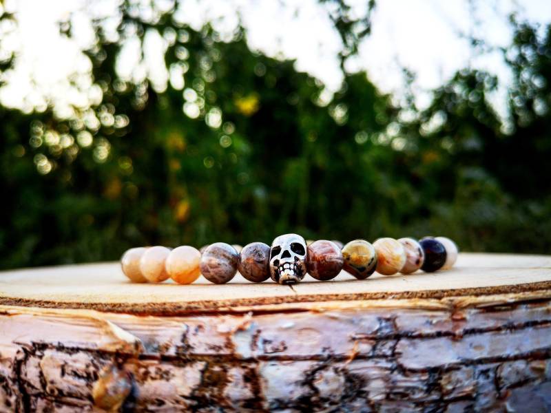 Totenkopf-Armband Für Mann, Frau, Perlenarmband, Bambusblatt-Stein-Armband, Stretch-Armband, Geschenk Sie Und Ihn von UniqueWristCandy