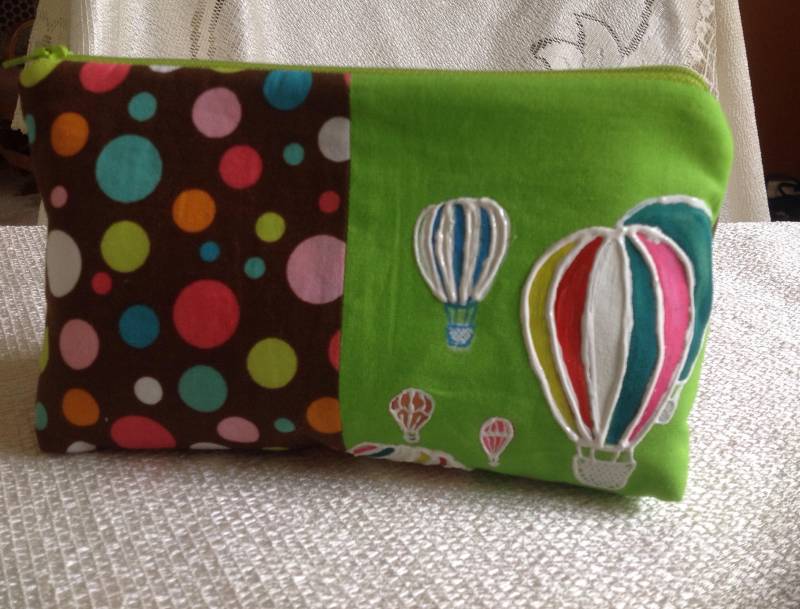 Multi-Use, Vollständig Gefüttert, Reißverschlusstasche Mit Heißluftballon-Design Multi-Use, Vollständig Gefüttert, Reißverschlusstasche Mit Heißluftballon-Design von UniqueartsByAnna