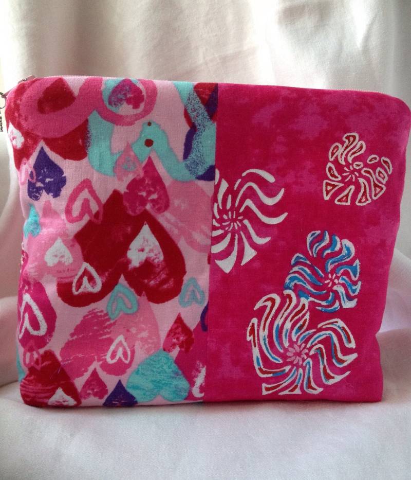 Multifunktionale Spiraling Hearts Tasche. Komplett Gefüttert Und Reißverschluss von UniqueartsByAnna