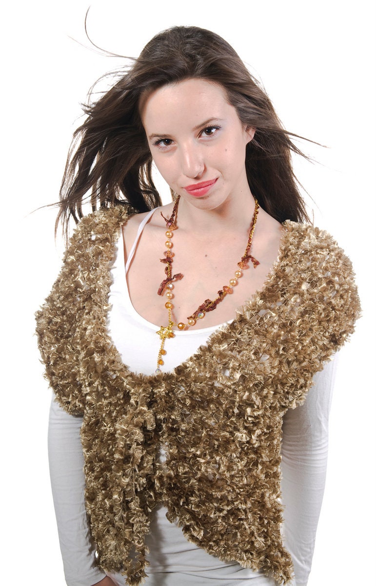 Shrug Weste Luxuriöser Pullover Kunstpelz Honig Farbe Weiche Faser Handgestrickt, Boho Bolero, Abend-Schal, Abendgarderobe-L von UniquebyAgi