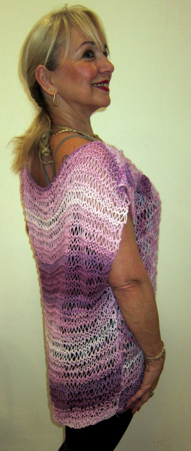 Pullover Funky Lilas Top Boho Chic Opulent Weich Unikat Verschönert Blumen Handgestrickte Weste, Lavendel Top, Damen von UniquebyAgi