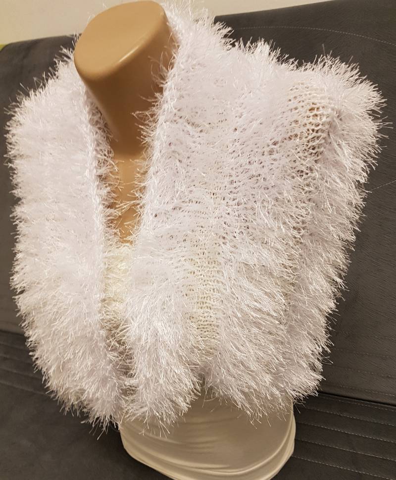 stola Luxuriöse Kunstpelz Mantel/Cape/Schal Regal Ooak Bridal Schnee Weiß Hand Gestrickt, Kragen, Abend Schal, Formale Artikel . F von UniquebyAgi