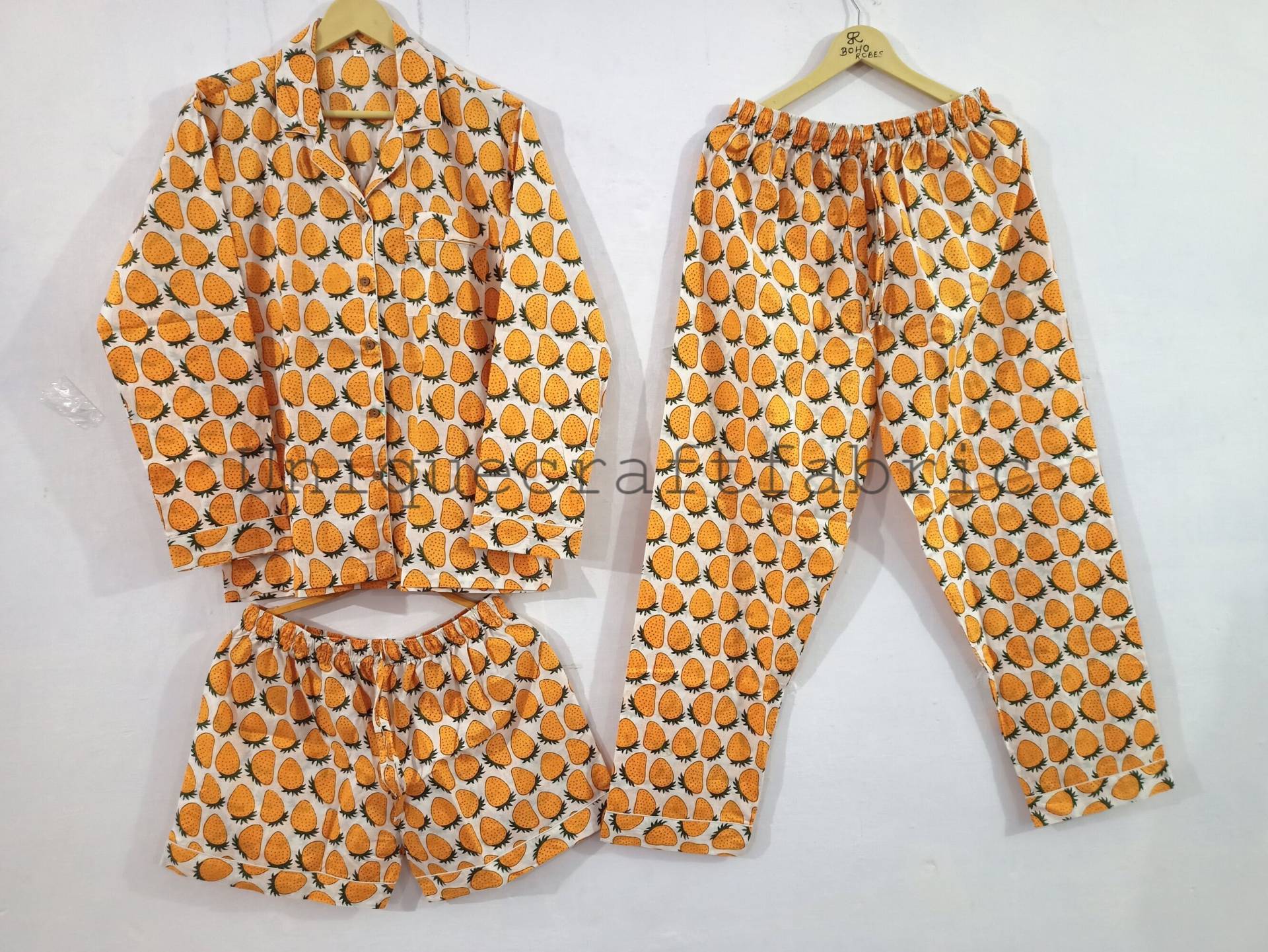 Gelber Erdbeerdruck-Baumwollpyjama-Set, Brautjungfer Pj-Set, Kurzes Hemd Und Pyjama, Lounge-Set, Baumwollnachtwäsche, Geschenke Für Sie von Uniquecraftsfabric