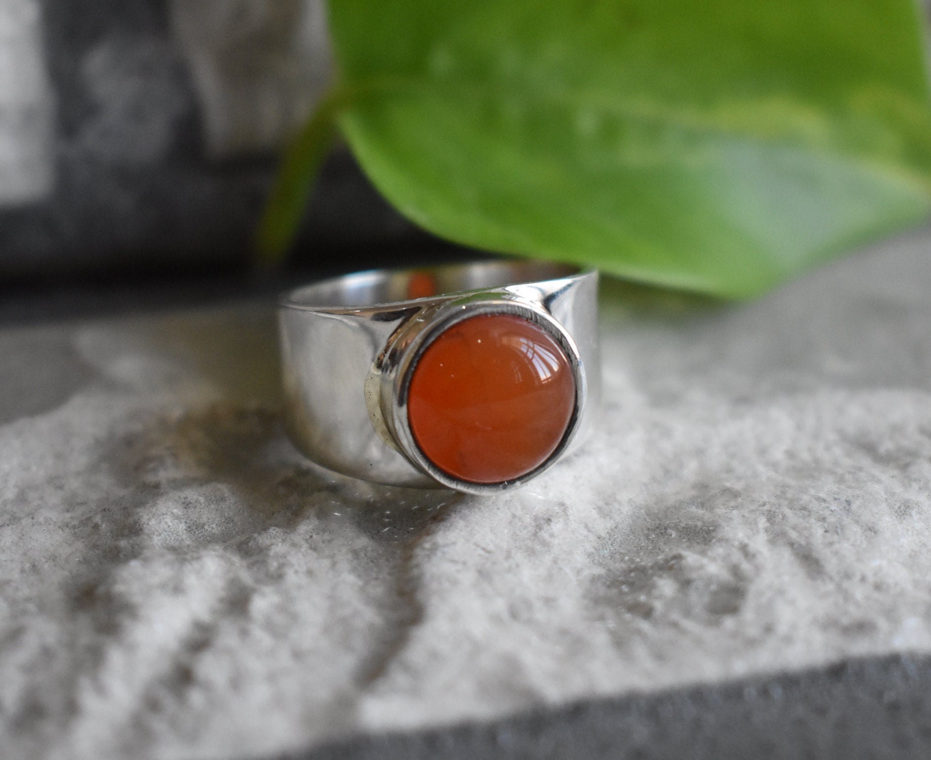 925 Silber Natürlicher Herren Karneolring-Karneol Ring-Orange Karneol Ring-Runde Form Karneolring-Edelsteinring-Karneolring von UniquejewelryIndia