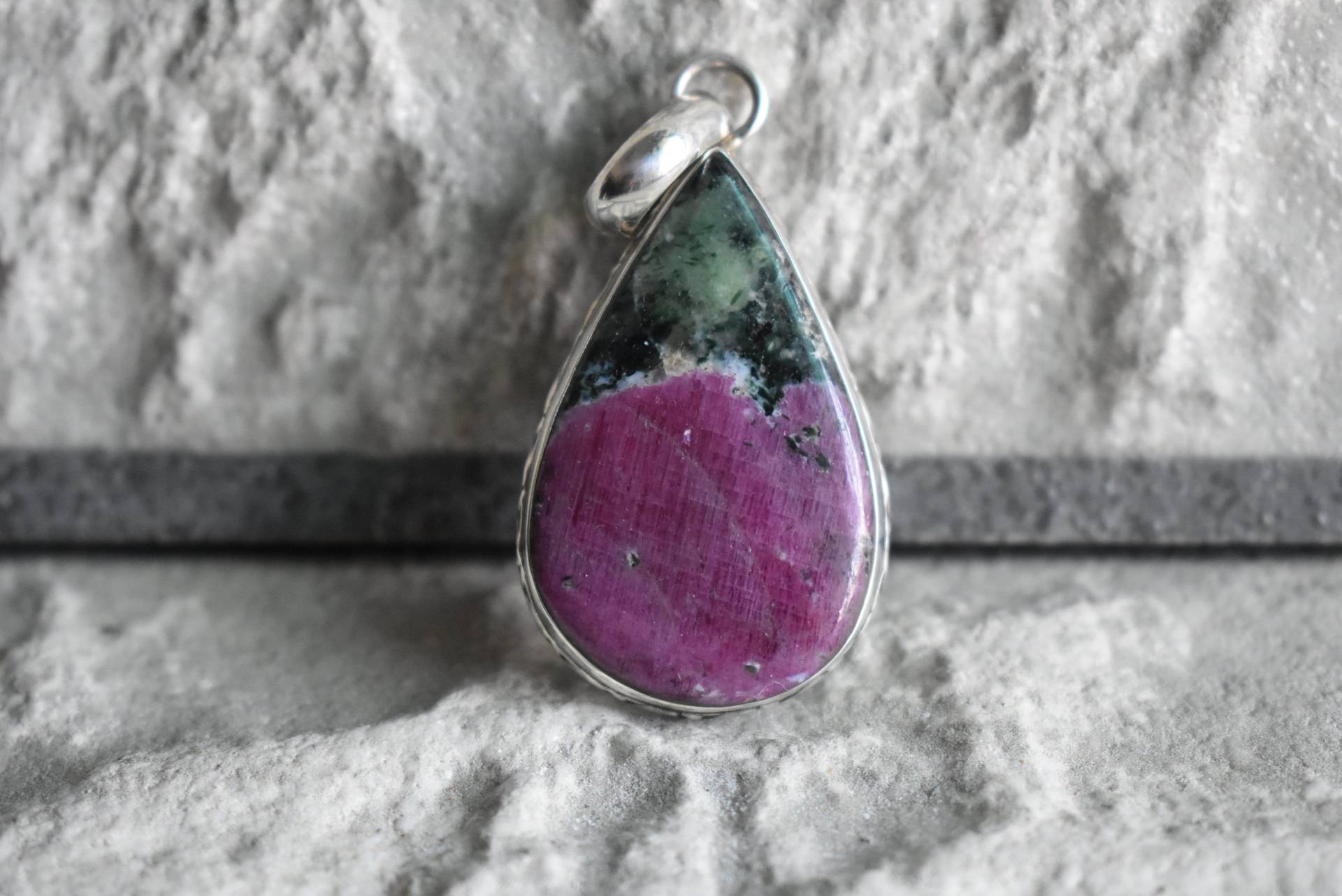 925Er Silber Natürlicher Rubin Zoisit Anhänger-Rubin Zoisit-Rubin Anhänger-Natürlicher Anhänger-Rosa Anhänger von UniquejewelryIndia