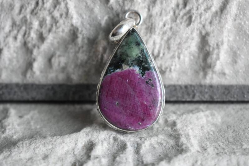 925Er Silber Natürlicher Rubin Zoisit Anhänger-Rubin Zoisit-Rubin Anhänger-Natürlicher Anhänger-Rosa Anhänger von UniquejewelryIndia