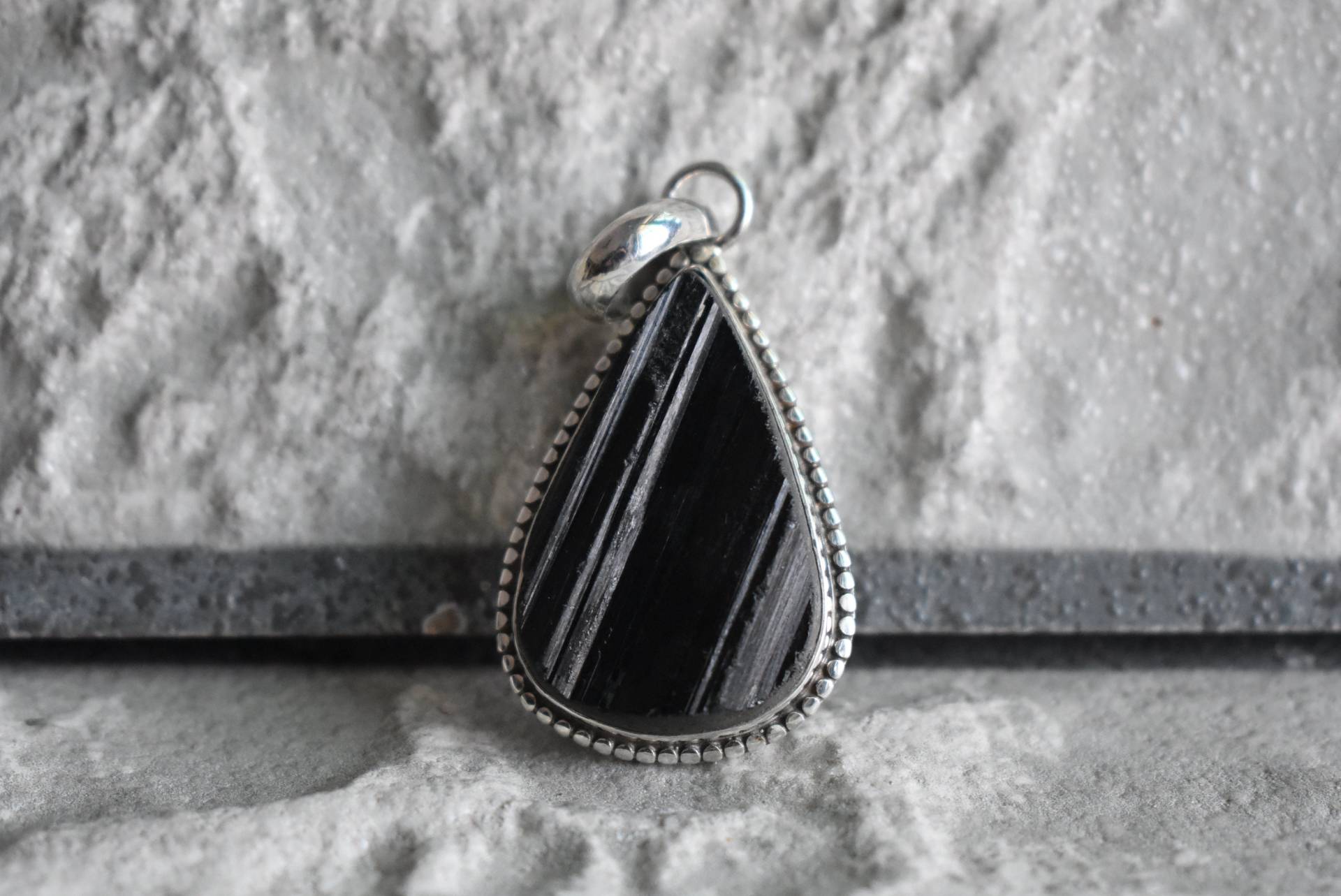 Natürlicher Schwarzer Turmalin Anhänger, Natürlicher Anhänger, 925 Silber Anhänger, Roher Anhänger von UniquejewelryIndia