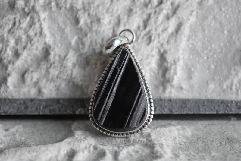 Natürlicher Schwarzer Turmalin Anhänger, Natürlicher Anhänger, 925 Silber Anhänger, Roher Anhänger von UniquejewelryIndia
