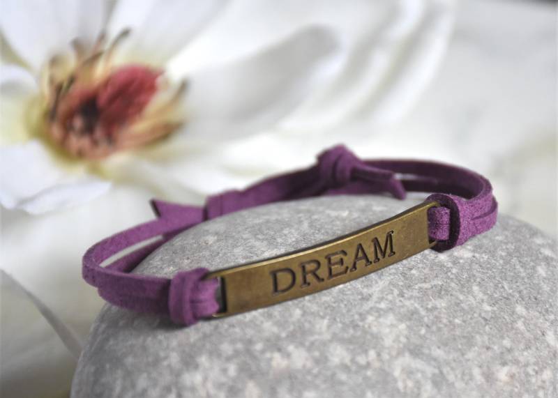 Inspirierendes Dream Armband Messing Anhänger Mit Verstellbarer Wildlederkordel Inspirierendes Dream Armband Messing Anhänger Mit Verstellbarer Wildlederkordel von UniquelyByD