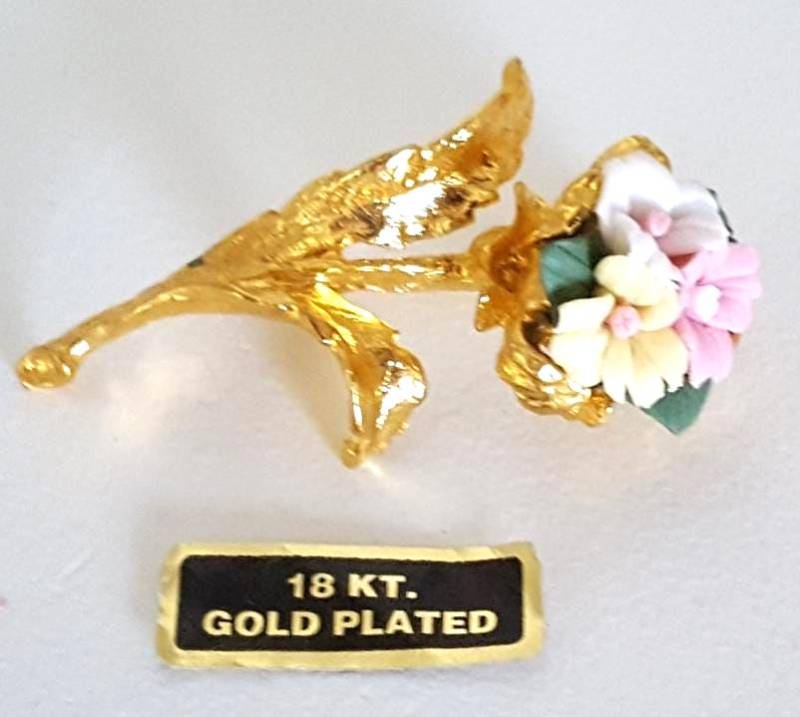 18K Vergoldete Porzellan Blumenbrosche, 1960 Vintage Blumenstrauß Pin, Großmutter Geschenk Für Mama Femininer Modeschmuck von UniquelyWiredBeads