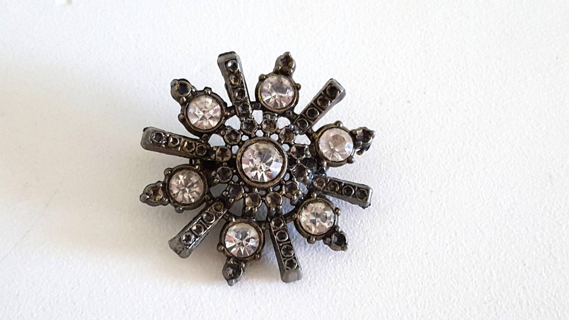 Bronze Metall Blumen Brosche, Vintage Strass Pin, Schmuck, Antike Mode Durchbrochene Anstecknadel, Verzieren Steampunk Brust Anstecknadel von UniquelyWiredBeads