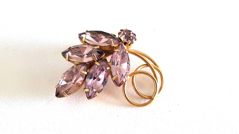 Hell Lila Marquise Kristallglas Strass Brosche, Vintage Blumen Pin, Lavendel Blumenspray, Brautstrauß Hochzeit Akzent Jahrestag von UniquelyWiredBeads