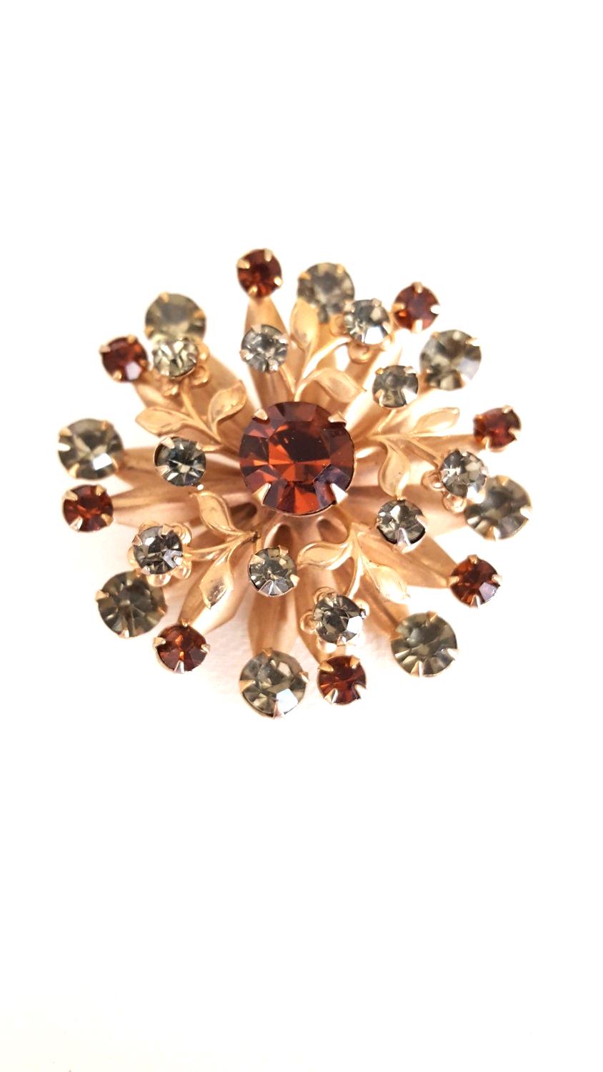 Vintage 1950S Goldene Rauchgrau Glaskristall Strass Blumen-Brosche Glitzernde Herbst Floral Pin Antik Verschönerung Accessoire von UniquelyWiredBeads