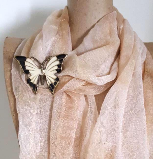 Vintage Emaille Schmetterling Brosche Goldfarben Schwarz Weiß Anstecknadel Haarspange Accessoire Shirt Bluse Kragen Mantel Akzent, Saisonale Fliegen von UniquelyWiredBeads