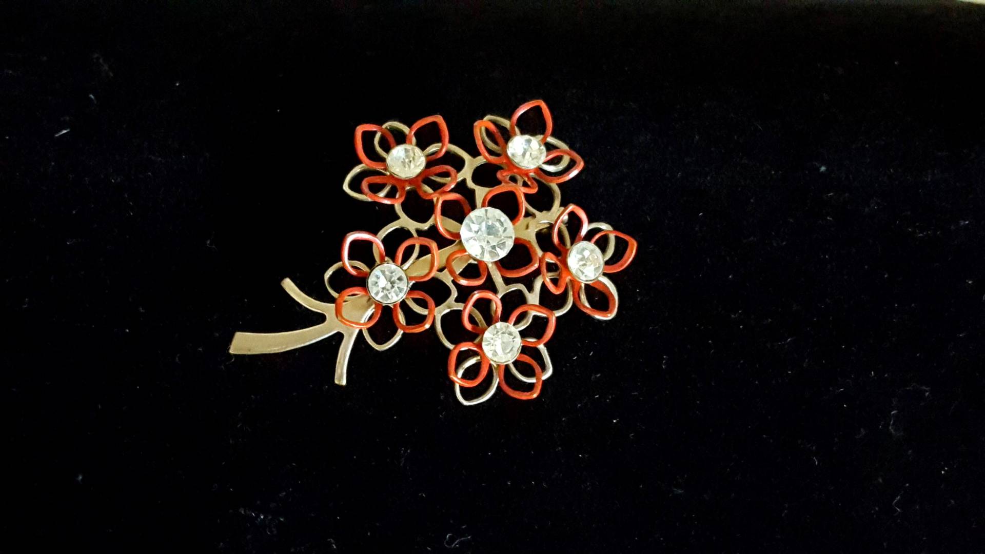 Vintage Klare Strass Blumenstrauß Brosche, Gold Rot 3D Doppelschicht Daisy Floral Akzent Pin, Saisonale Frühlingsmode Kostüm Schmuck von UniquelyWiredBeads