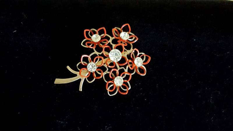 Vintage Klare Strass Blumenstrauß Brosche, Gold Rot 3D Doppelschicht Daisy Floral Akzent Pin, Saisonale Frühlingsmode Kostüm Schmuck von UniquelyWiredBeads