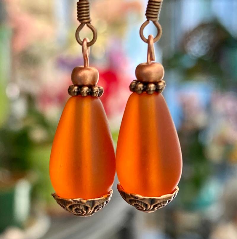 Tangerine Red Teardrop Seeglas Ohrringe von UniquelybyRuth