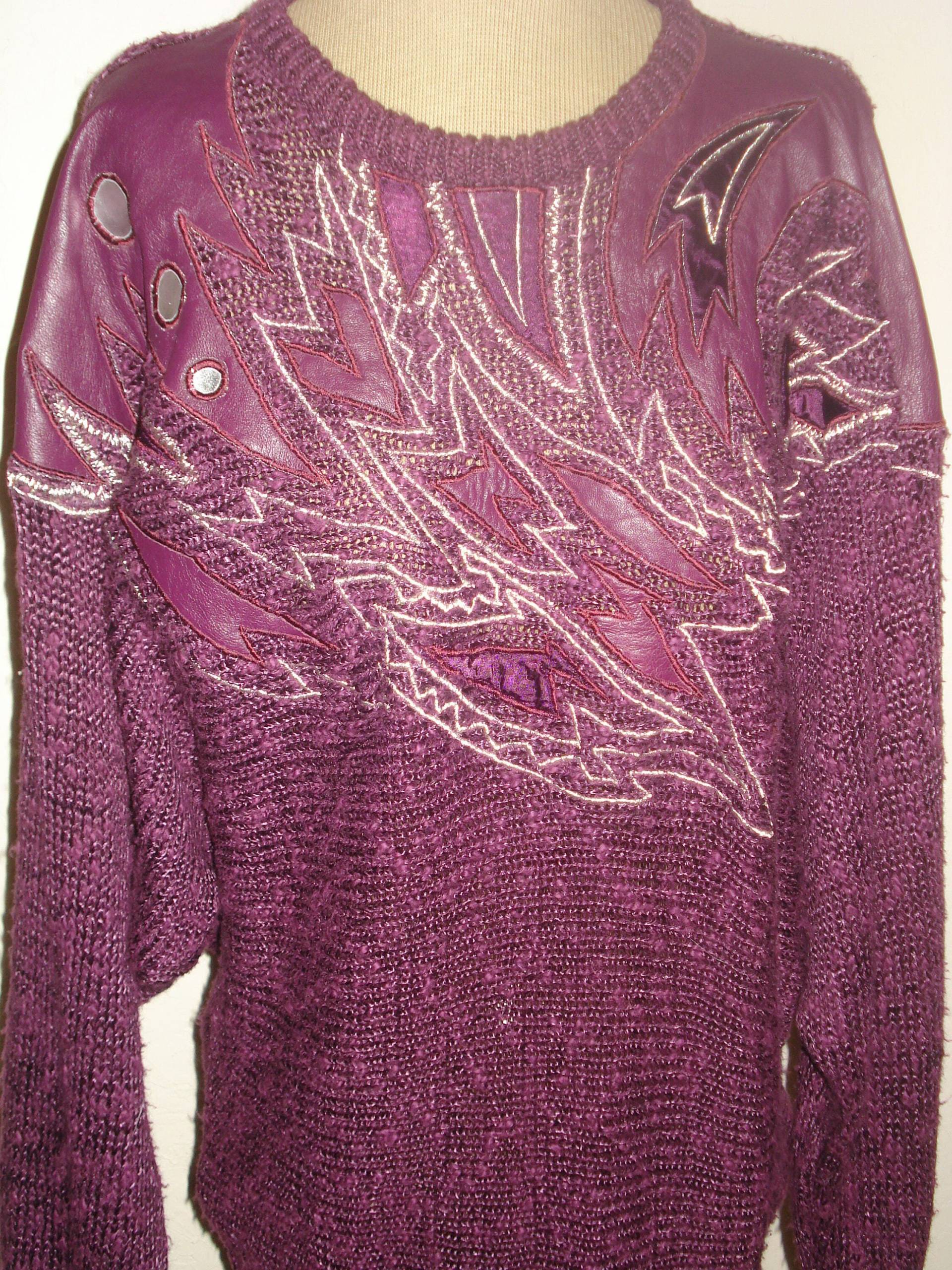 Vintage Toller Pullover Von Suzelle in Deep Wine Color - Echtleder Applikation Mit Silbernen Fettnähten Größe Klein Med Vintage Toller Pullover Von Suzelle in Deep Wine Color - Echtleder Applikation Mit Silbernen Fettnähten Größe Klein Med von Uniquethings4u2