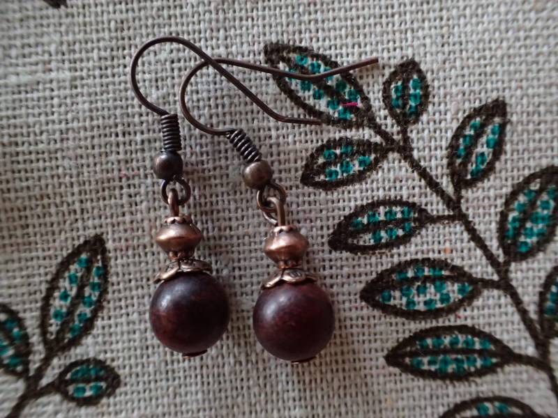 8mm Dunkelbraune Echte Holzperlen Ohrringe Mit Messing Und Rotkupfer - Perfekt Für Vintage Boho Retro Naturliebhaber von Uniquon