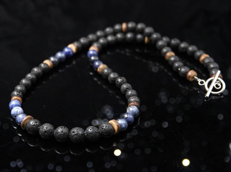 Boho Sodalith Lavastein Kette Blau Schwarz Perlen Mit Holz | Natur Edelstein Perlenkette 8mm Unisex Damen Herren Surfer Style von Uniquon