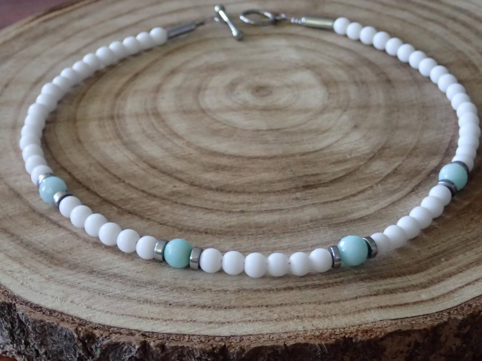 Edelstein Sommer Kette Türkis Jade & Weißer Achat - 44 cm Boho Perlenkette Unisex, Handgemacht, Geschenkidee Mit Edelstahlverschluss Edelstein Sommer Kette Türkis Jade & Weißer Achat - 44 cm Boho Perlenkette Unisex, Handgemacht, Geschenkidee Mit Edelstahlverschluss von Uniquon