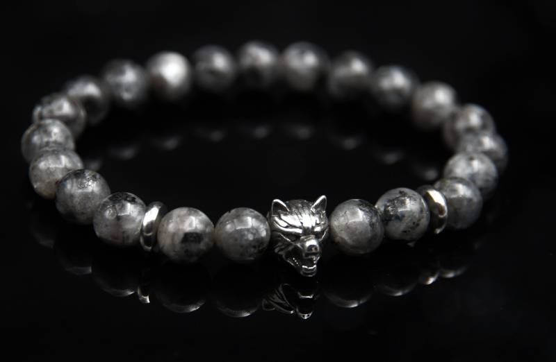 Grau Wolf Armband Männer Perlen Statementtier Schmuck Silber Echt Labradorit Silbergrau Naturstein Stretcharmband Edelstahl Perle von Uniquon