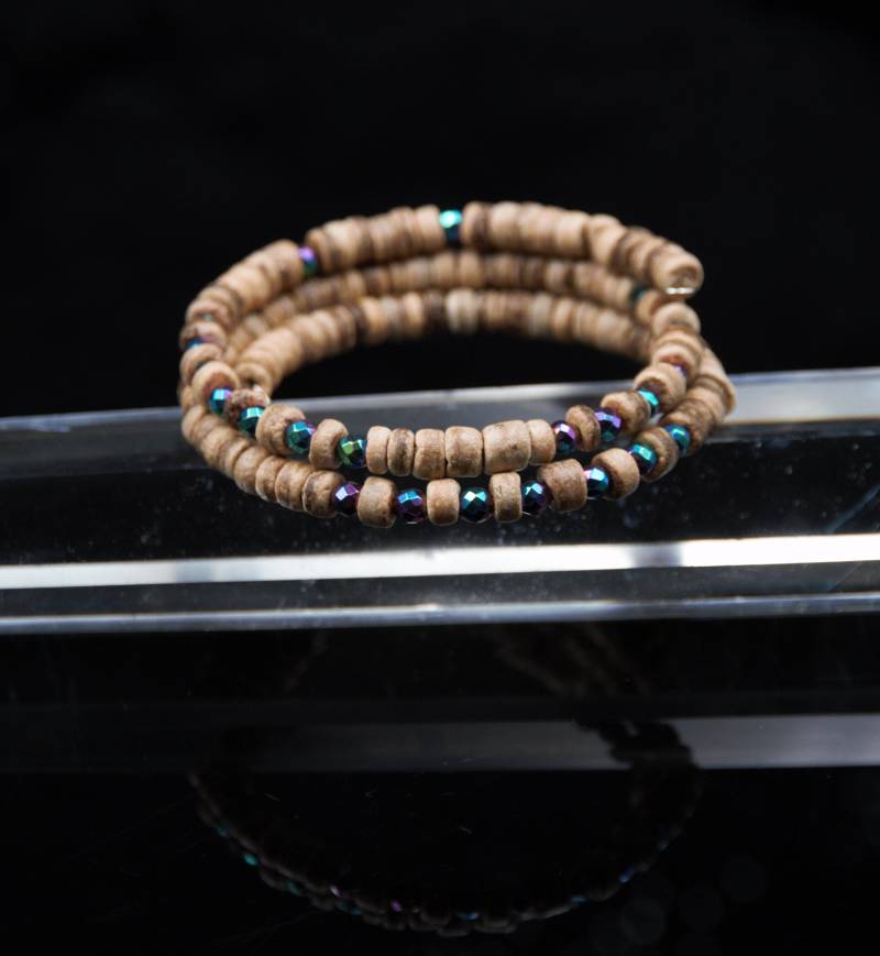 Handgemachtes Hippie Boho Armband Aus Kokosnuss Und Hämatit - Naturverbundenes Accessoire Memory Wire Wickelarmband Für Damen von Uniquon