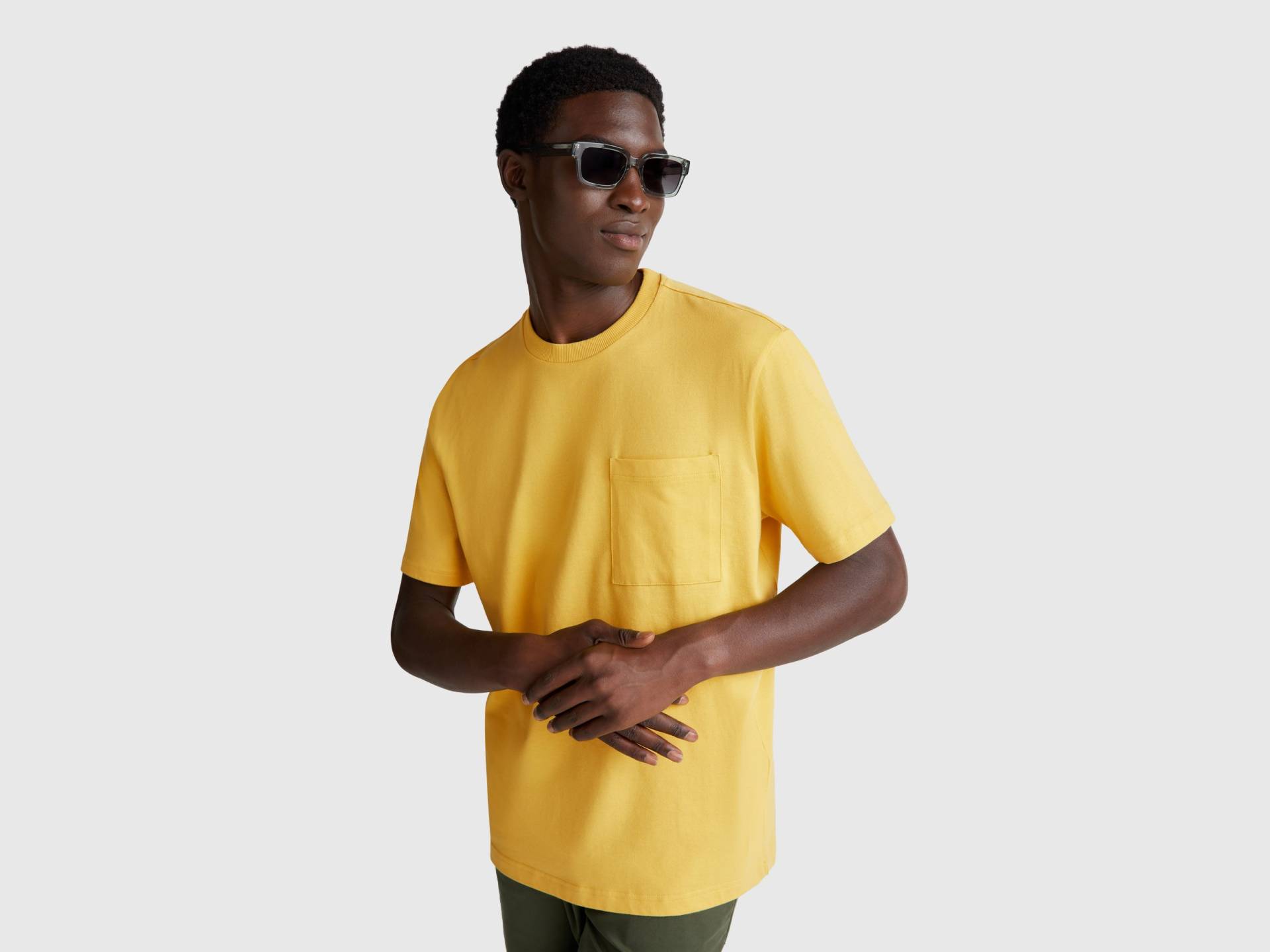 Benetton, Baumwoll-t-shirt Mit Tasche, size M, Senfgelb, male von United Colors of Benetton