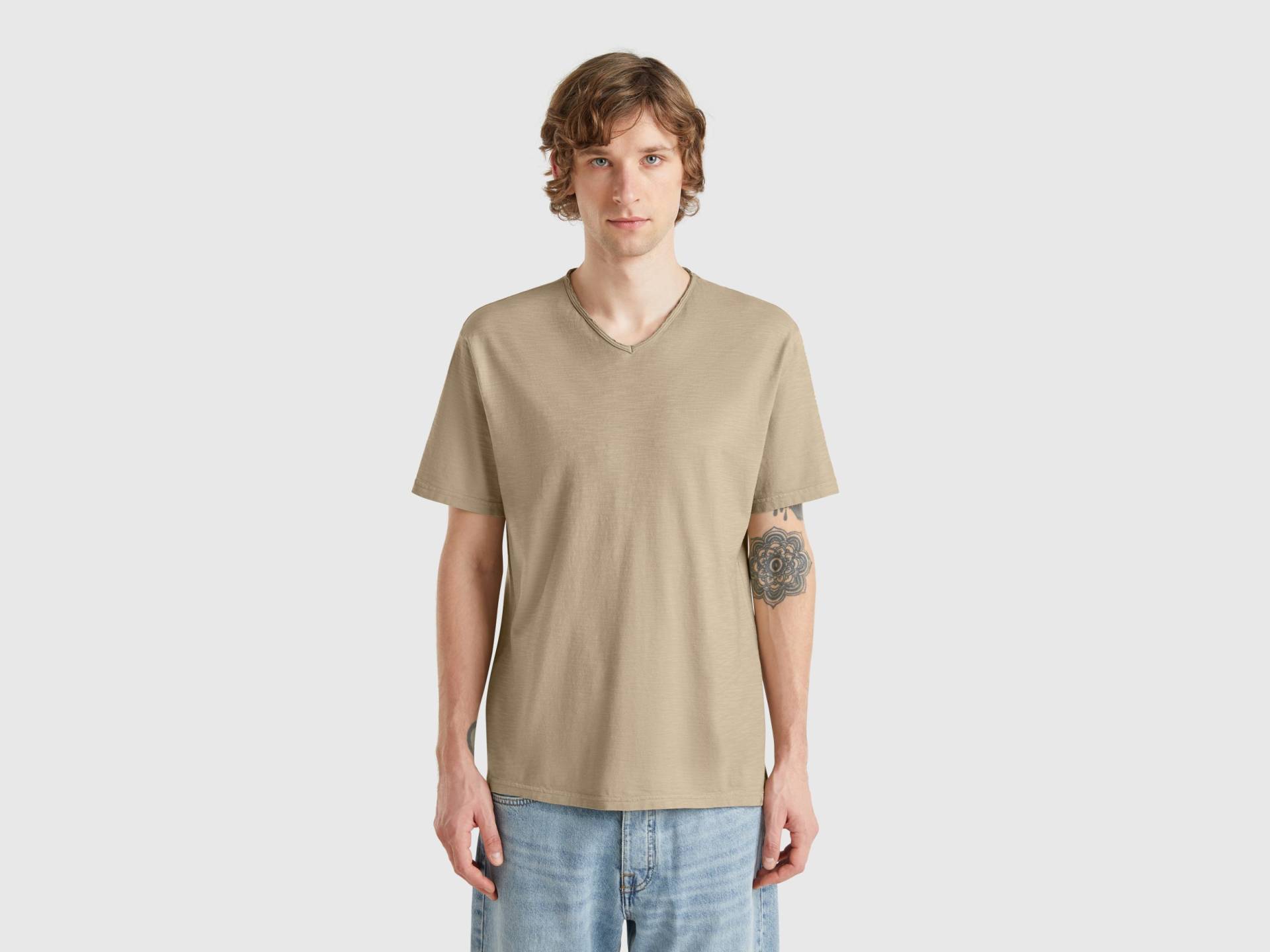 Benetton, T-shirt Aus 100 % Baumwolle Mit V-ausschnitt, size XL, Beige, male Benetton, T-shirt Aus 100 % Baumwolle Mit V-ausschnitt, size XL, Beige, male von United Colors of Benetton