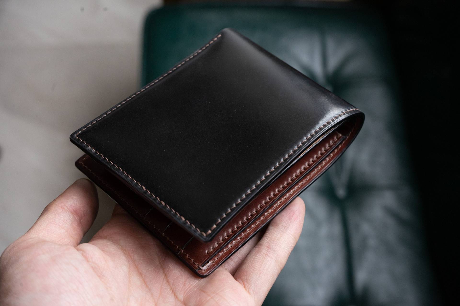 Handgefertigte Schwarze Horween Cordovan Bifold Brieftasche, Herren Leder Brieftasche von UnitedLeather