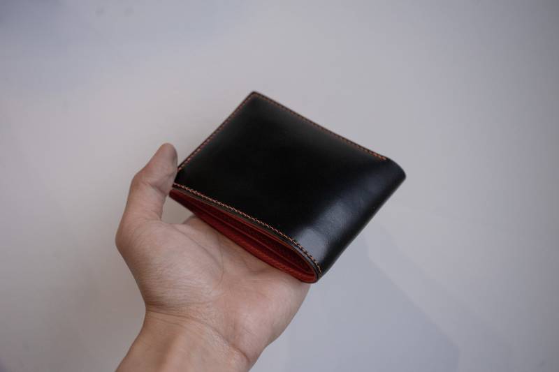 Handgemachte Horween Cordovan Leder Bifold Geldbörse, Schwarz Und Orange von UnitedLeather