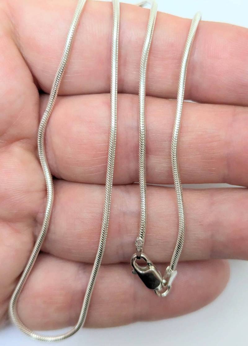 Schlangenkette 17-Zoll-Sterlingsilber 1, 5 Mm Mit Karabinerverschluss, Starke, Haltbare Und Vielseitige Kette von UniversalAge